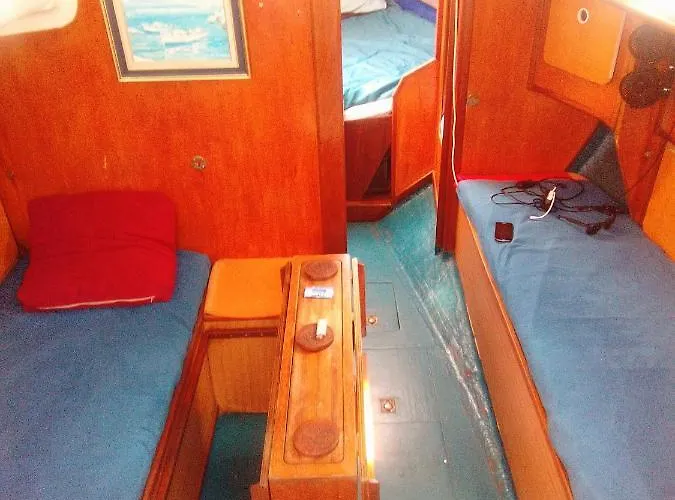 Botel Swan